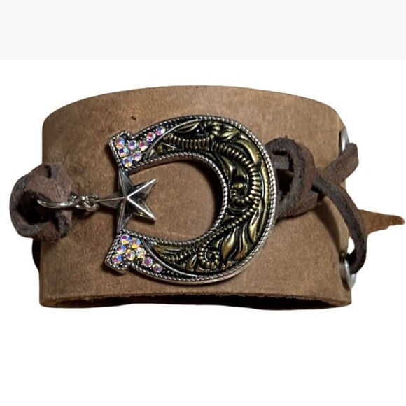 Handcrafted Leather Wrap Bracelet with Decorated Horseshoe Charm  Size 7 - Picture 10 of 10